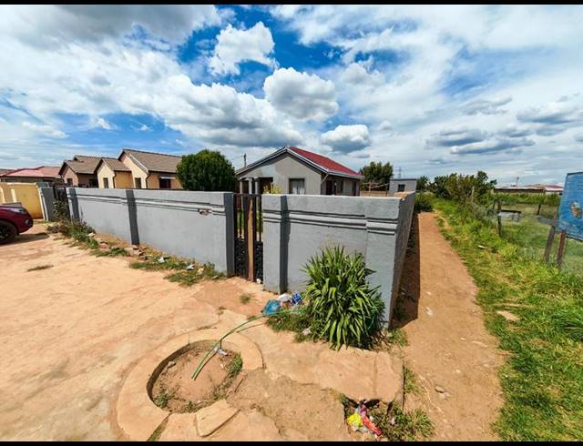 2 BEDROOM HOUSE FOR SALE IN LAKESIDE